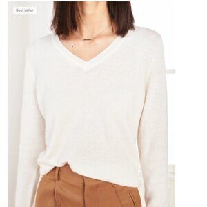 New with tags Quince 100% Mongolian Cashmere V-Neck Sweater in Ivory, size XL.